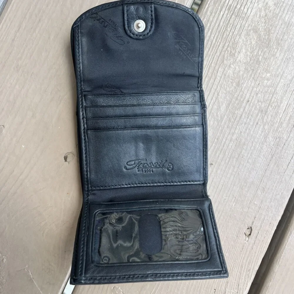 FOSSIL Vintage Women's Wallet Small Black Leather Medallion Card Slots Billfold